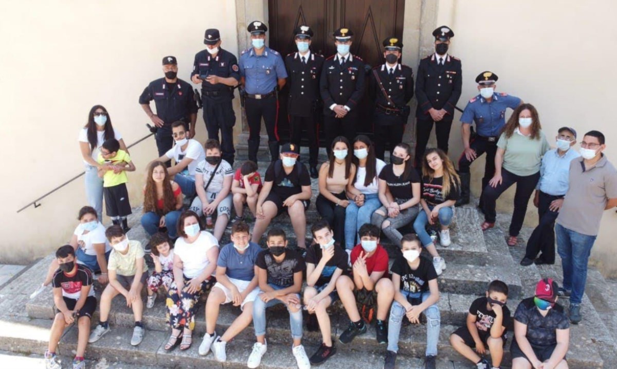 L’incontro dei carabinieri con i ragazzi di Staiti