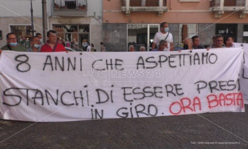 Niente ristori royalty, pescatori in protesta a Crotone: «Attendiamo da 8 anni, siamo stremati»