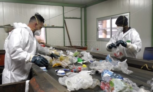 Catanzaro, innescata la “bomba” rifiuti: Ecosistem chiude i cancelli agli 80 Comuni della provincia