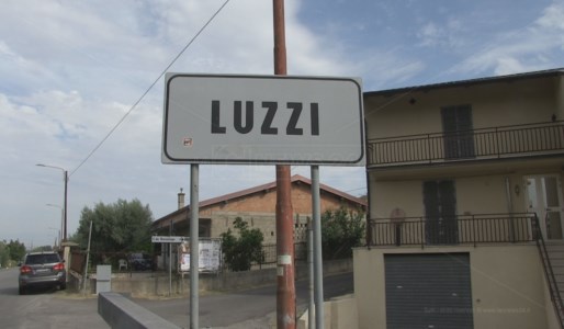Emergenza pandemiaCovid, a Luzzi crescono i casi: il sindaco chiude le scuole, si va verso la zona arancione