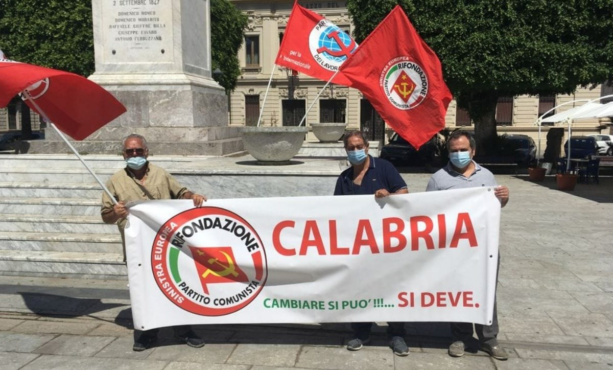 Rifondazione comunista Calabria in una recente manifestazione, foto da fb