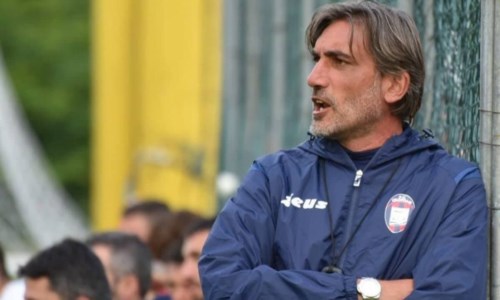 Qui squaliVerso Cosenza-Crotone, per i pitagorici una partita già decisiva: in palio il futuro di Modesto