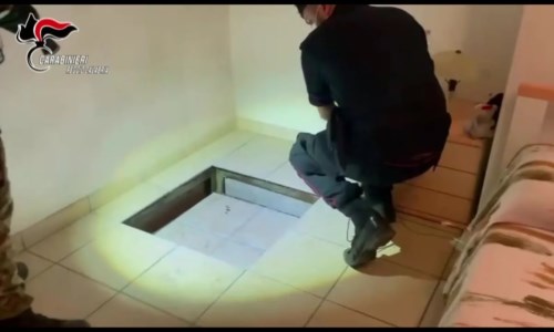 Taurianova, i carabinieri scoprono e sequestrano un sofisticato bunker in una casa. Denunciato un 46enne