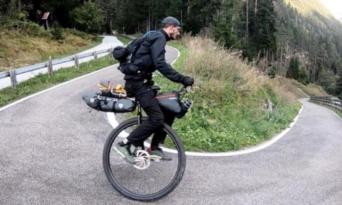 La sfida di CataldoDa Bologna a Cariati in monociclo: 950 km verso casa per sostenere lotta ai tumori