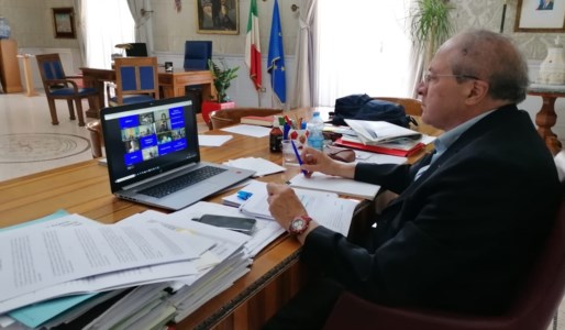 Il presidente della Provincia di Cosenza Franco Iacucci in videoconferenza con il Viminale