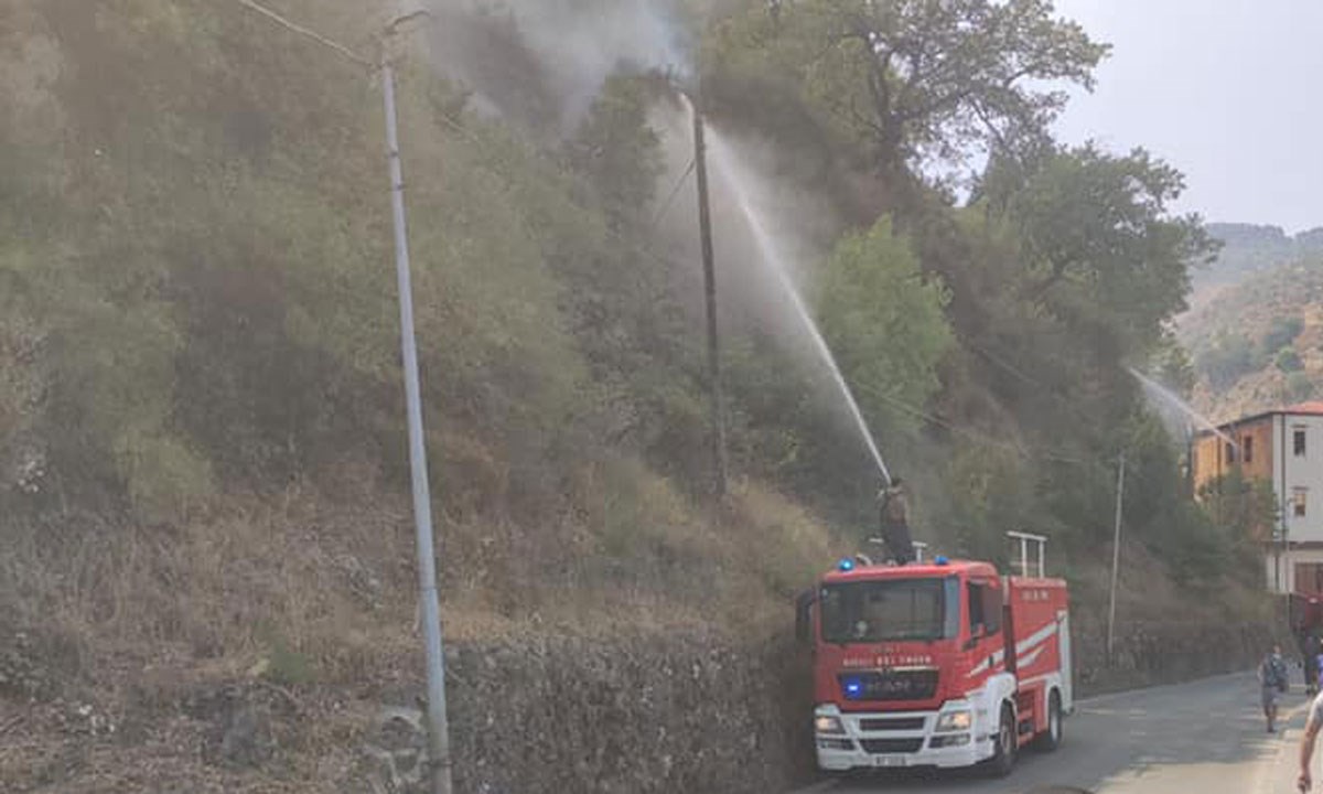 Incendi nel Crotonese, foto da Facebook