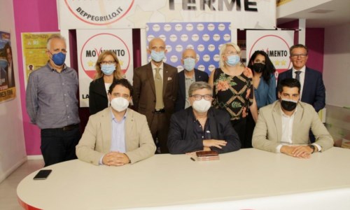 I candidati M5s della Circoscrizione Calabria centro con i deputati presenti all’incontro