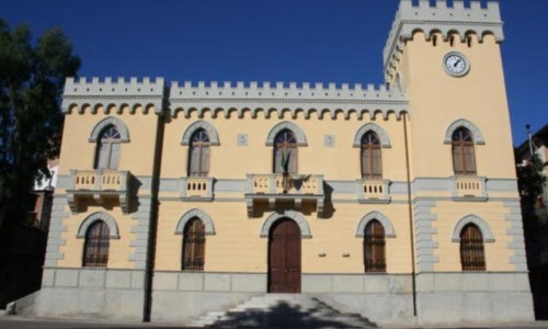 Il palazzo municipale di Sinopoli