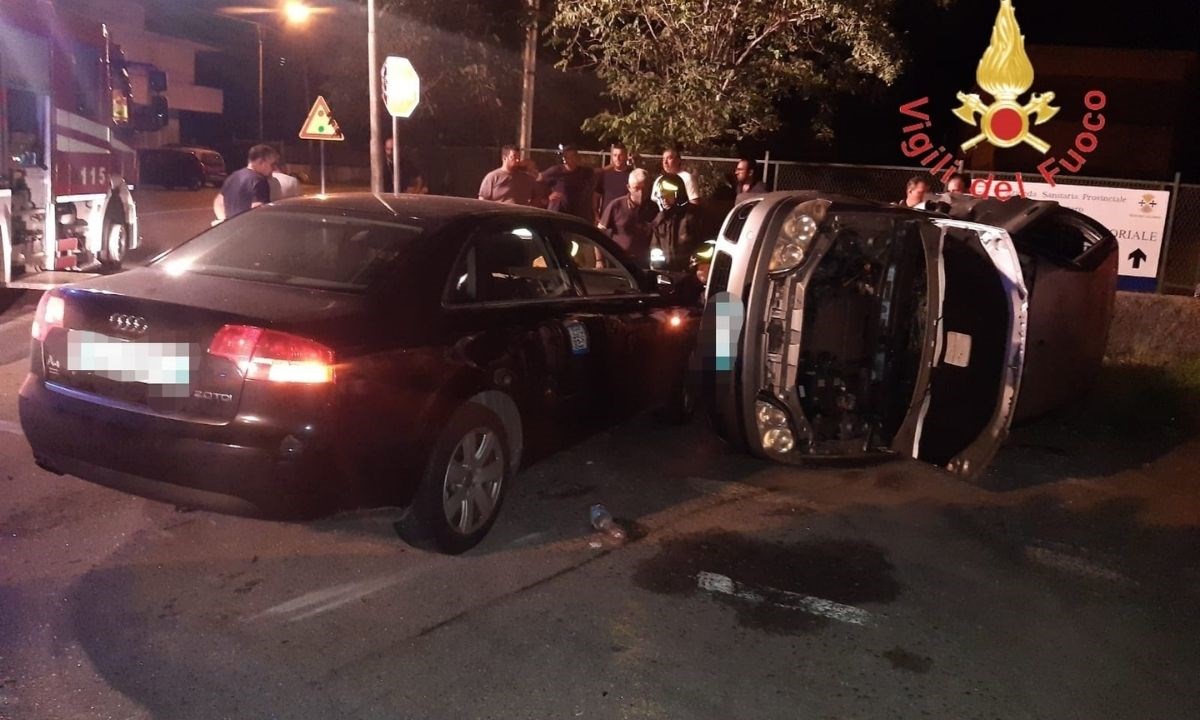 Le due auto coinvolte nell’incidente a Badolato