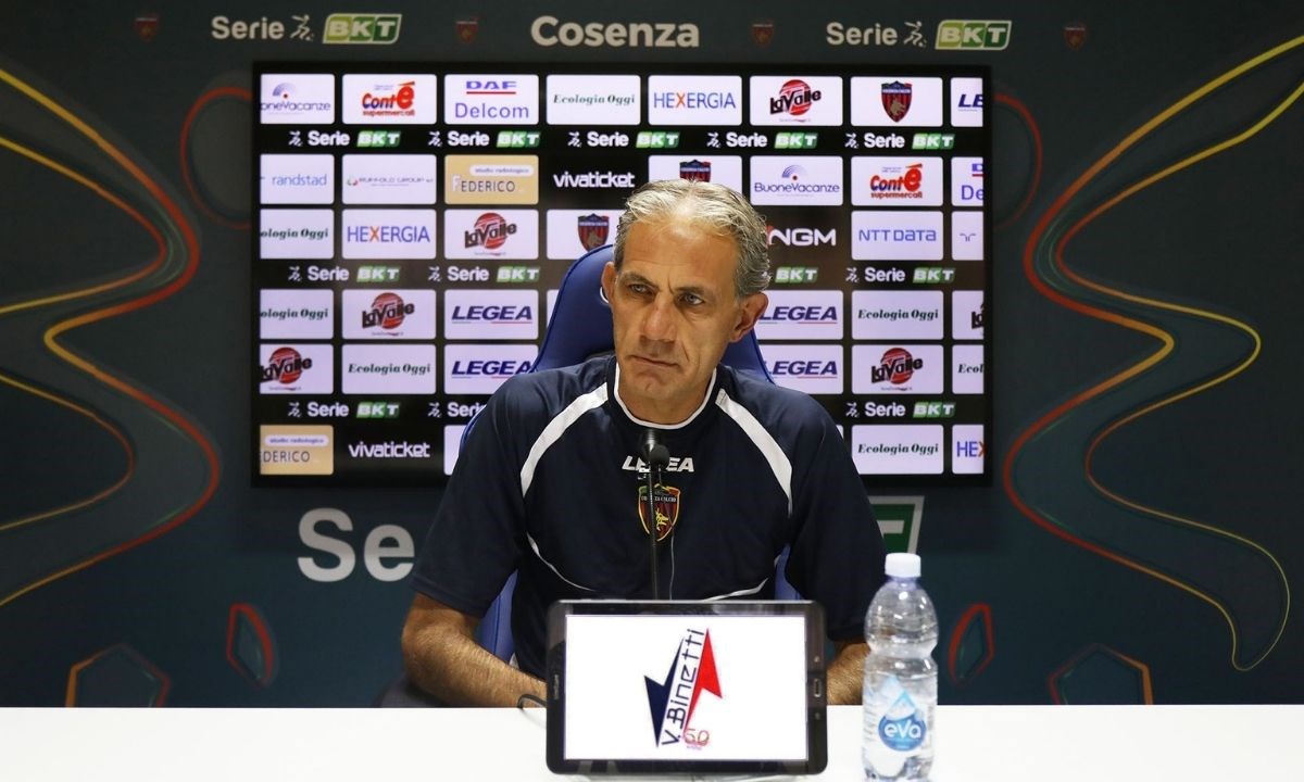 L’allenatore del Cosenza Marco Zaffaroni