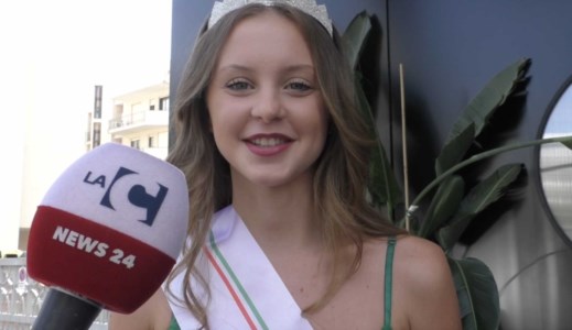 La kermesseMiss Italia, la 21enne Francesca Carolei è la più bella di Calabria: incoronata da Patrizia Mirigliani
