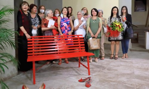 L’iniziativaA Taurianova una panchina rossa in memoria delle vittime di violenza