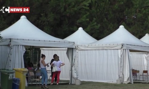 I gazebo-scuola allestiti a Porto Salvo, nel Vibonese
