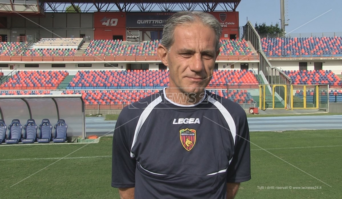 L’allenatore del Cosenza Massimo Zaffaroni