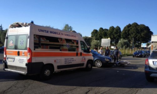 Tragedia sfiorataLocri, incidente sulla statale 106: cinque feriti nello scontro tra tre auto