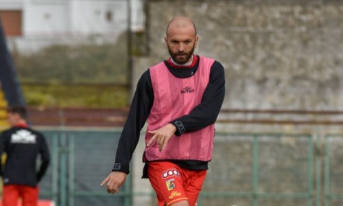 Max Carlini durante il riscaldamento pre-partita