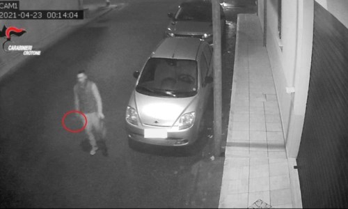 L’indagineTenta di uccidere il rivale in amore nel Crotonese: «Sui social emulava Scarface e non ha agito da solo»