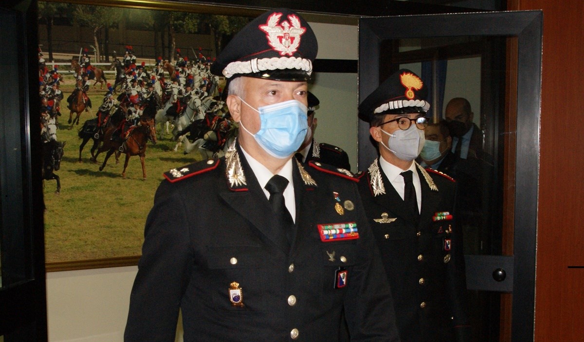 Il Generale Salsano al suo ingresso nel comando provinciale carabinieri di Cosenza