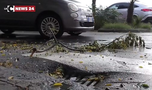 Emergenza meteoMaltempo, in Calabria forti piogge e venti di burrasca: altra giornata di allerta e scuole chiuse - LIVE