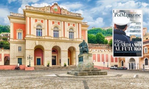 Il teatro Rendano; nel riquadro la locandina dell’evento