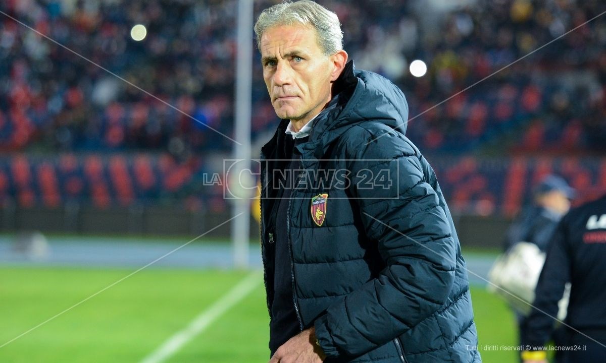 L’allenatore del Cosenza Marco Zaffaroni