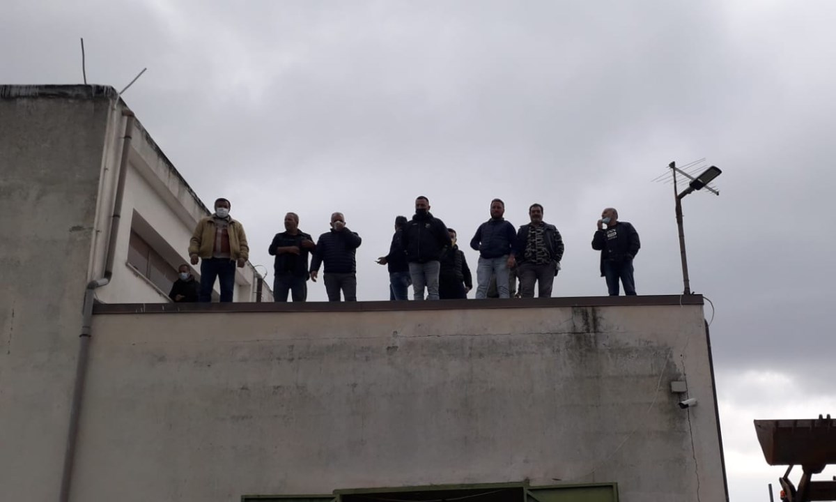 Lavoratori del consorzio in protesta nei giorni scorsi a Rossano