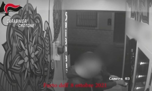 L’operazioneFurti con spaccata in un bar del Crotonese, arrestati i 3 presunti autori