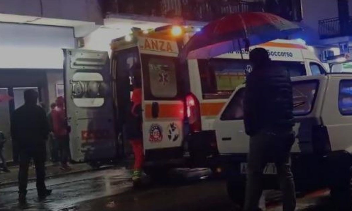 L’ambulanza accorsa a Schiavonea