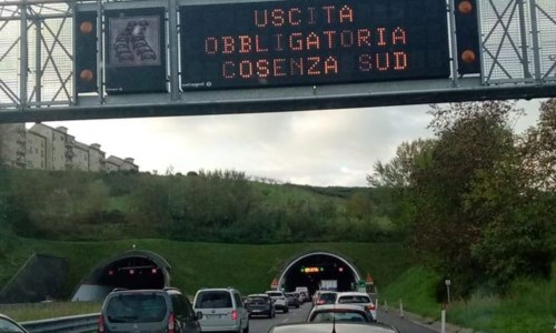 Traffico bloccato sull’Autostrada del Mediterraneo