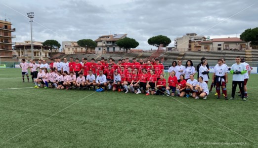 La partita di beneficenzaLocri, un calcio alla violenza sulle donne. In campo avvocati, medici e giovani