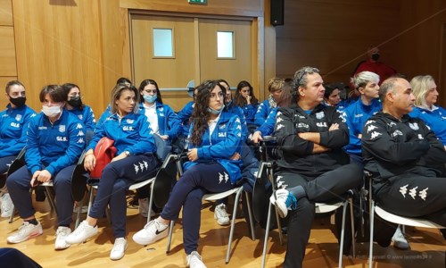 La cerimoniaLamezia Terme, dopo trent’anni torna il calcio a 11 femminile: presentata la Promosport Women