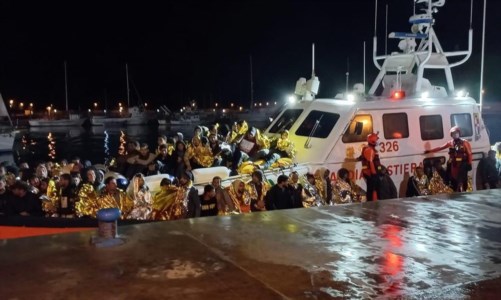 Emergenza senza fineAncora uno sbarco a Roccella Jonica, in arrivo 200 migranti