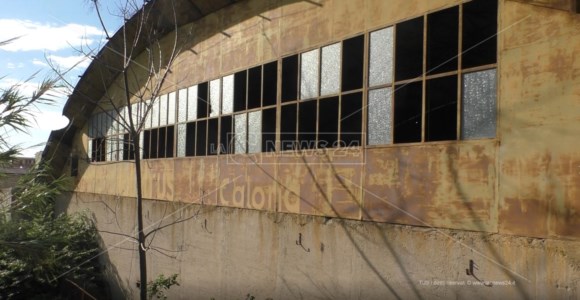 Ex stabilimento di lavorazione agrumi Italcitrus abbandonato nel quartiere di Catona a Reggio Calabria