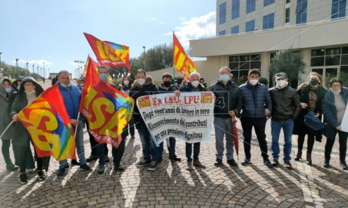 La manifestazioneCatanzaro, lsu e lpu in protesta alla Cittadella: «Dopo la stabilizzazione stipendi e orari di lavoro ridotti»