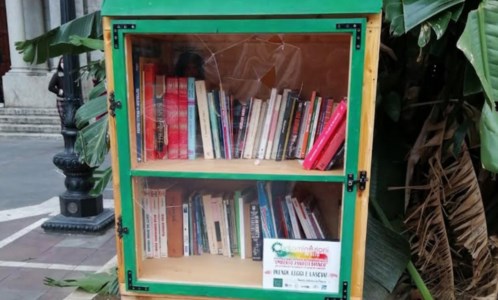 Reggio Calabria, danneggiata la piccola biblioteca all’aperto di piazza Sant’Agostino