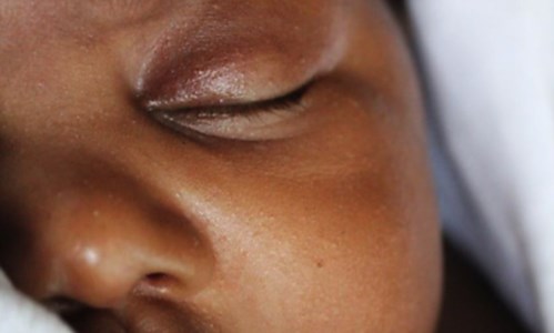 Neonata, immagine repertorio da Pexels (foto Nappy)