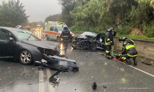 Nel CosentinoIncidente stradale a Rende, ferite due persone: una è stata trasportata in ospedale in codice rosso