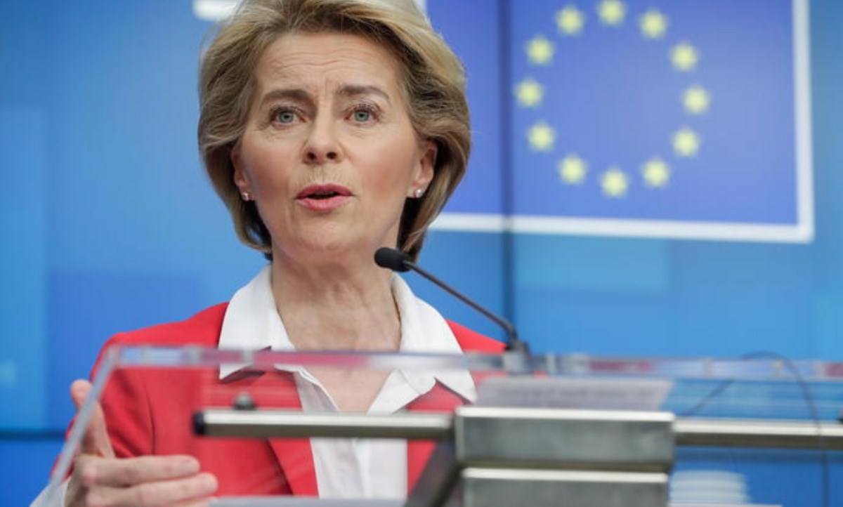 La presidente della Commissione Europea Ursula von der Leyen, foto ansa
