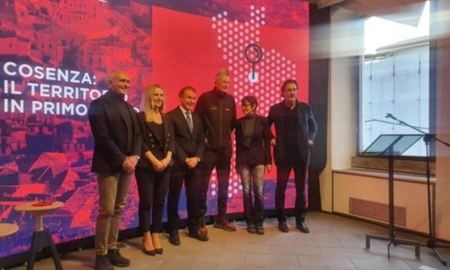 La cerimoniaCosenza, apre la prima sede territoriale Sport e Salute. Vezzali: «Deve essere per tutti»