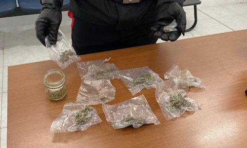 Catanzaro Lido, 68 grammi di marijuana già suddivisa in dosi: arrestato 31enne