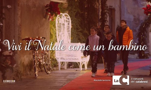 Buone festeVivi il Natale come i bambini, con stupore e meraviglia. Il messaggio del network LaC in uno spot