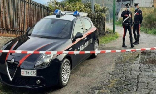 Donna uccisa in strada a colpi d’arma da fuoco nel Catanese, trovato morto il presunto omicida