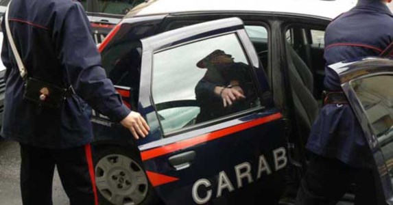 Maltrattamenti in famigliaEsce di casa, picchia e ruba le chiavi dell’auto all’ex moglie: arrestato nel Crotonese 65enne già ai domiciliari