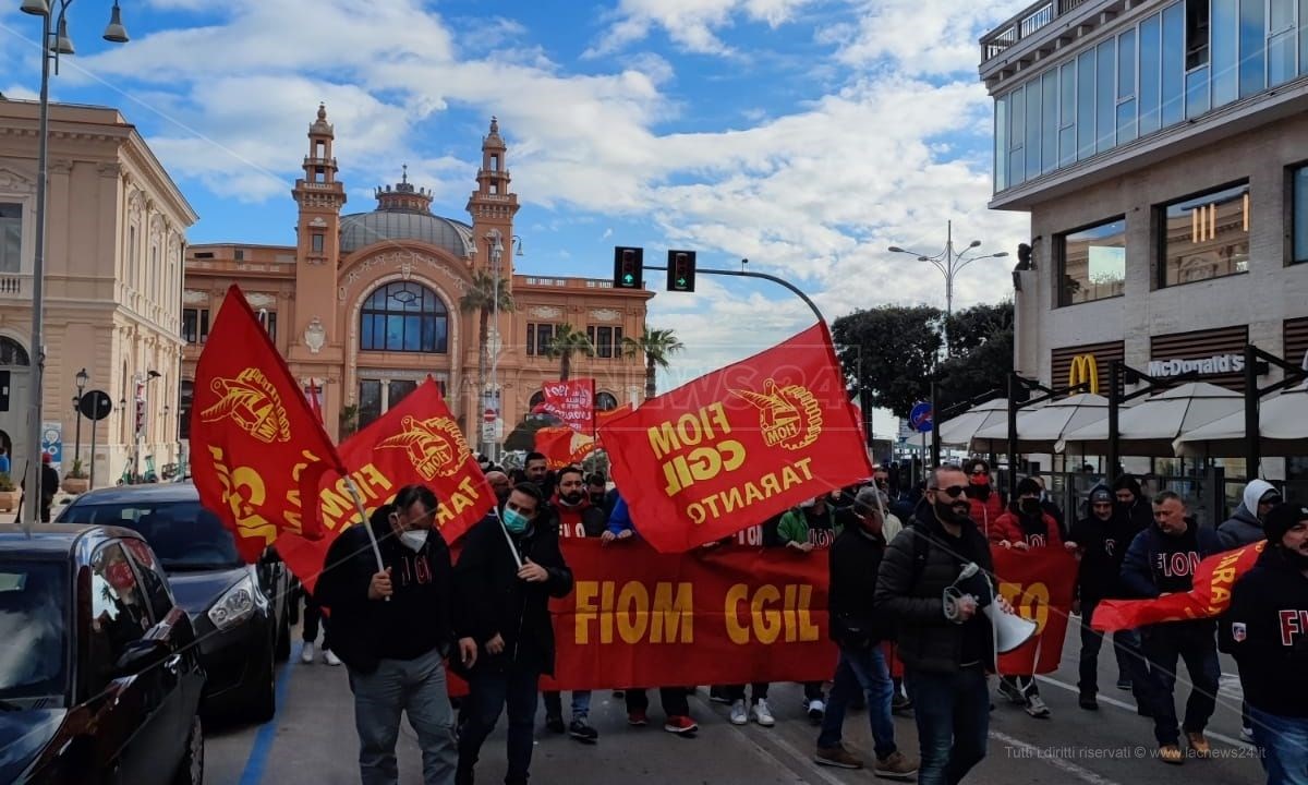 Uno scatto dalla manifestazione a Bari