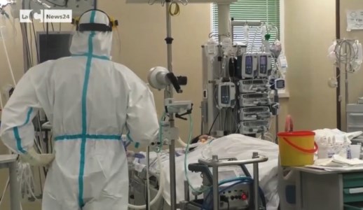 Emergenza pandemiaCasi Covid in aumento, gli anestesisti: «Poco tempo per agire, serve lockdown per non vaccinati»