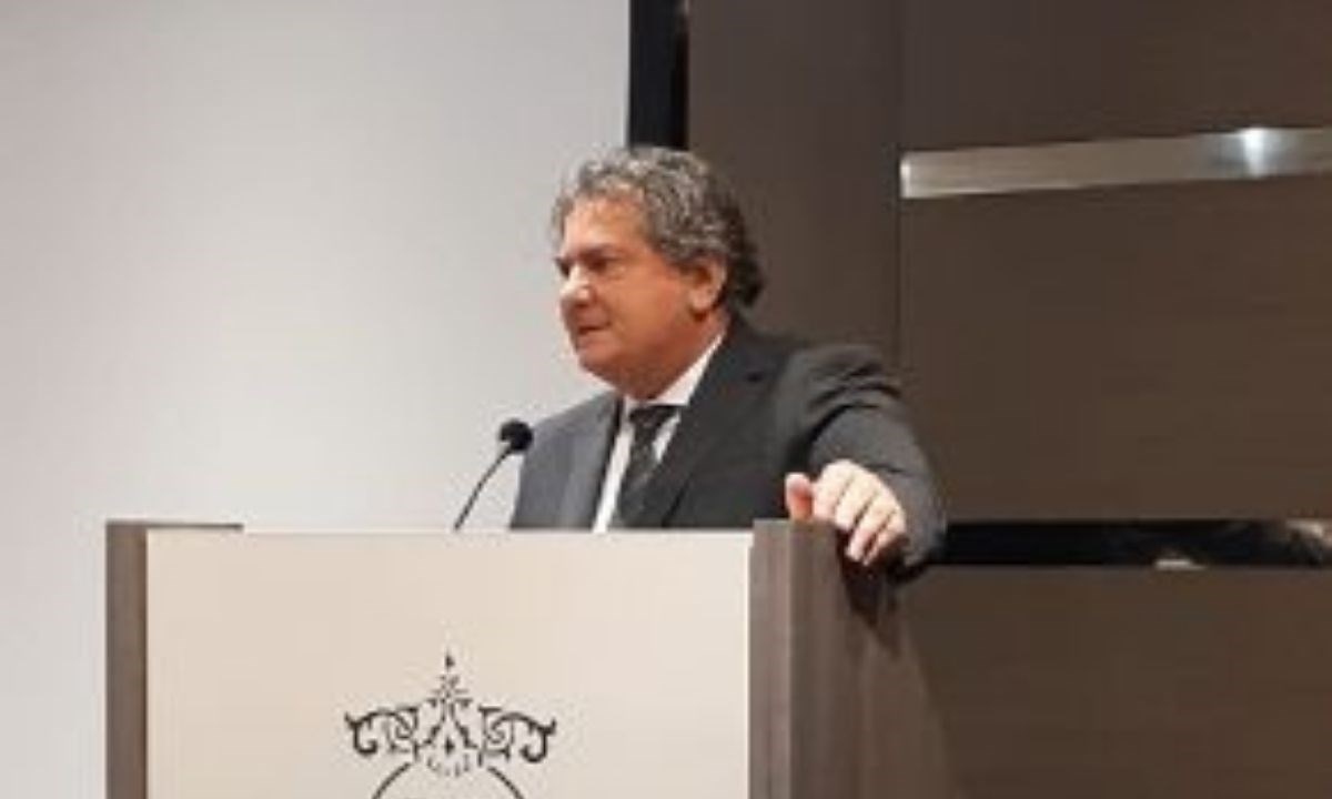 Il presidente del Consiglio regionale Filippo Mancuso durante l’inconto