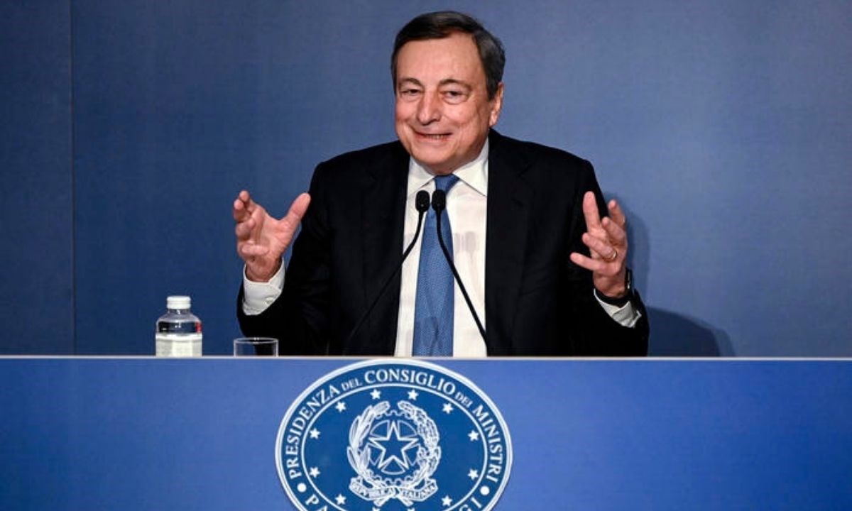 Il premier Mario Draghi nel corso della conferenza stampa (foto Ansa)