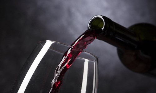 Il reportLa Calabria produce soltanto lo 0,23% del vino italiano e lo 0,17% dell’imbottigliato Dop