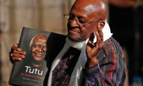 Il luttoÈ morto Desmond Tutu, eroe della riconciliazione del Sudafrica e Nobel per la pace 1984