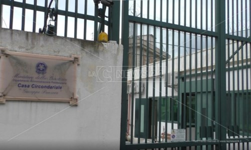 La decisioneDetenuto pestato nel carcere di Reggio, Procura fa appello contro il proscioglimento dei sei agenti coinvolti